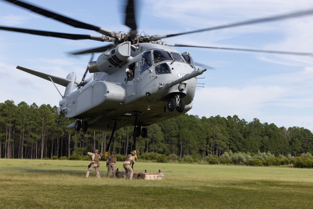 Marines with Logistics Operations School participate in helicopter support team training