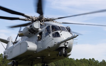 Marines with Logistics Operations School participate in helicopter support team training