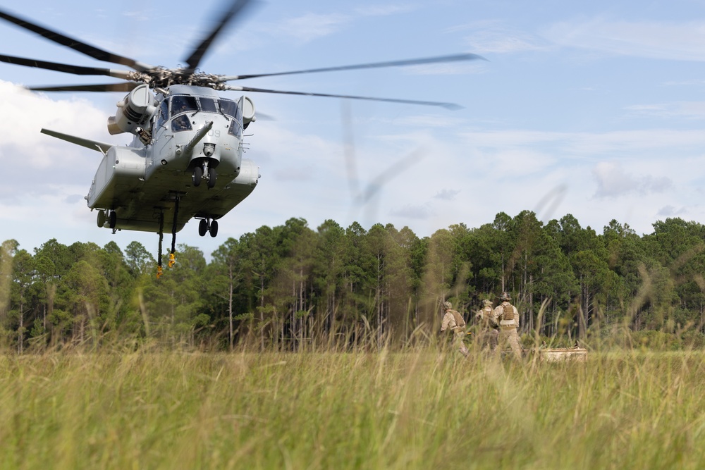Marines with Logistics Operations School participate in helicopter support team training