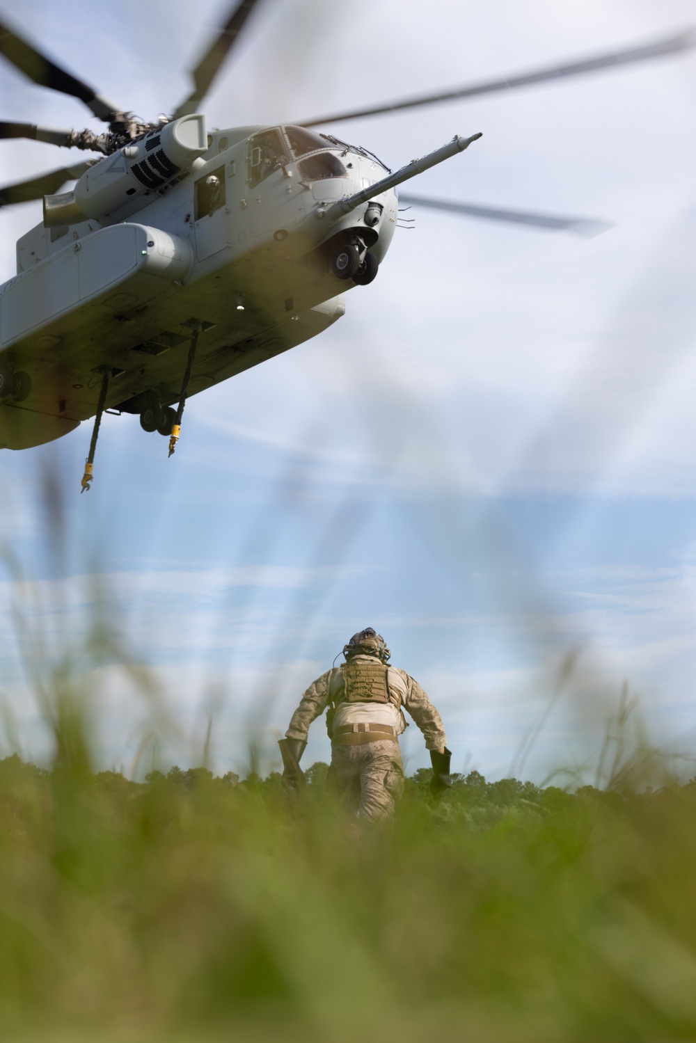 Marines with Logistics Operations School participate in helicopter support team training