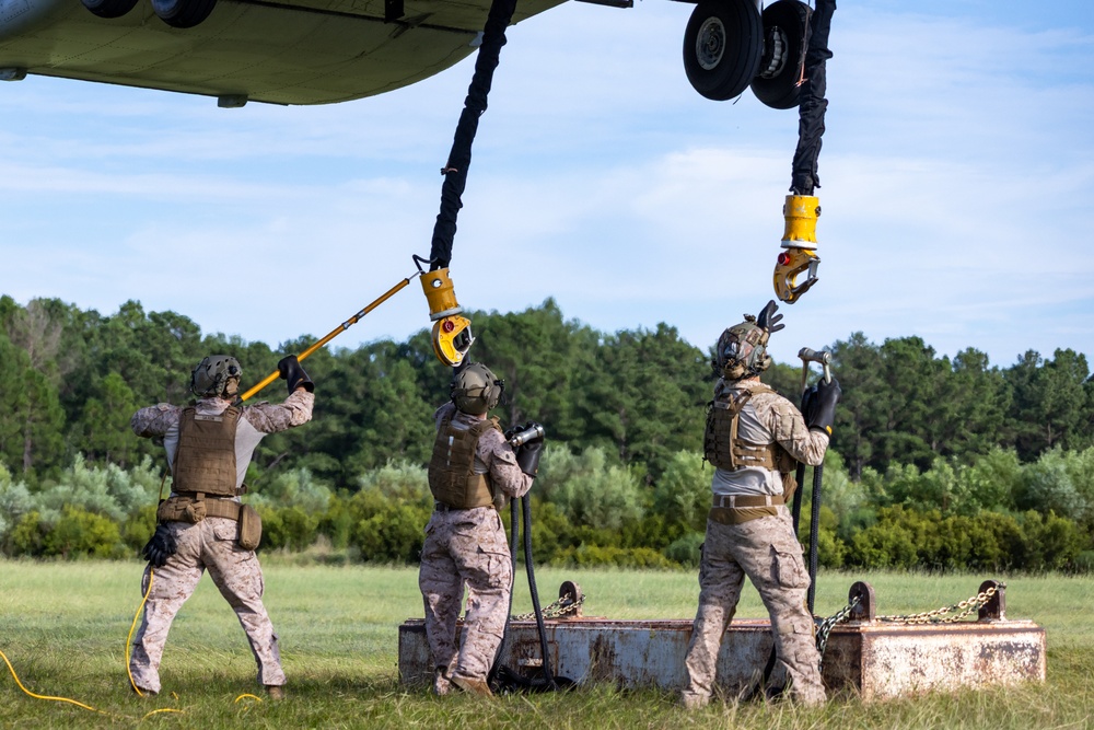 Marines with Logistics Operations School participate in helicopter support team training