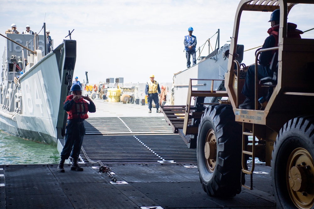 USS John P Murtha conducts stern gate marriage with Assault Craft Unit 1