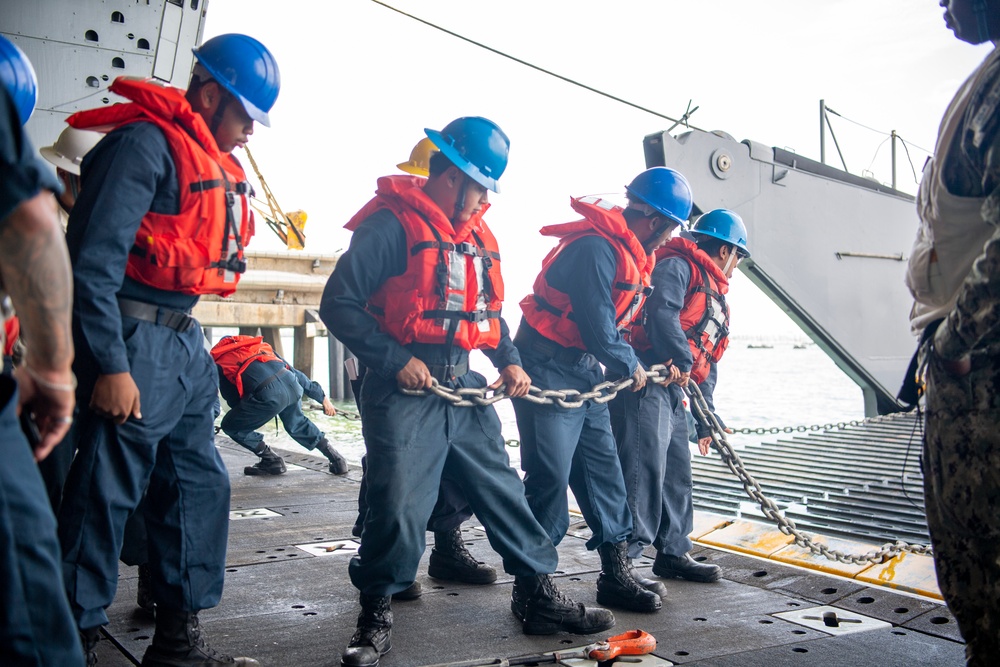USS John P Murtha conducts stern gate marriage with Assault Craft Unit 1