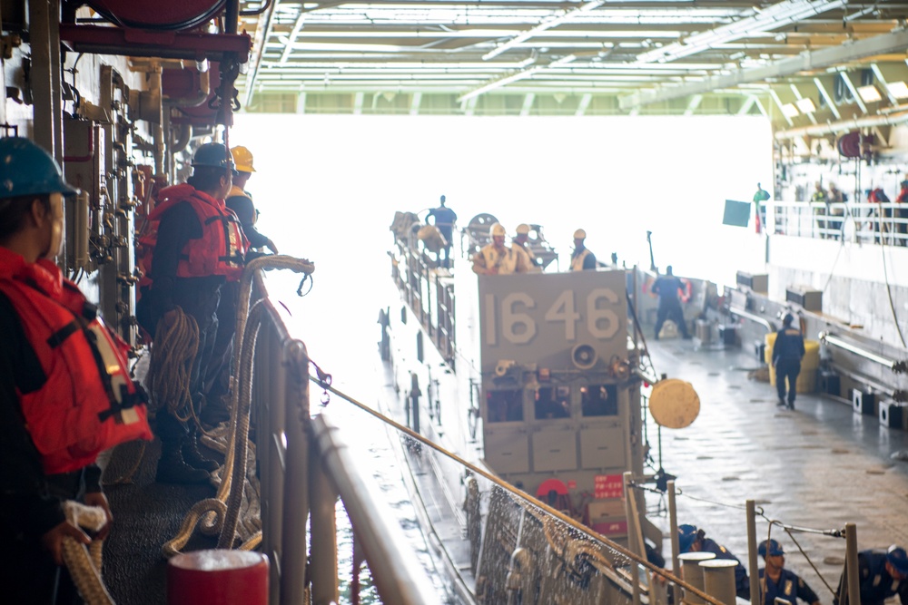 USS John P Murtha conducts well deck operations
