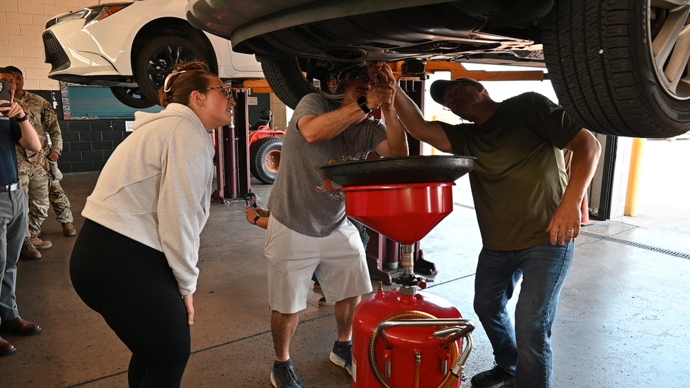 DFMWR, BOSS unites with AUSA for DIY oil change class at Fort Hood