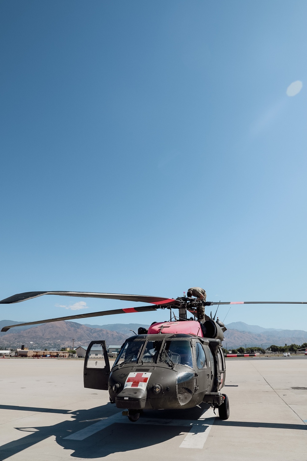 1st Air Cavalry Brigade Soldiers maintain Blackhawks to support DoD Mission