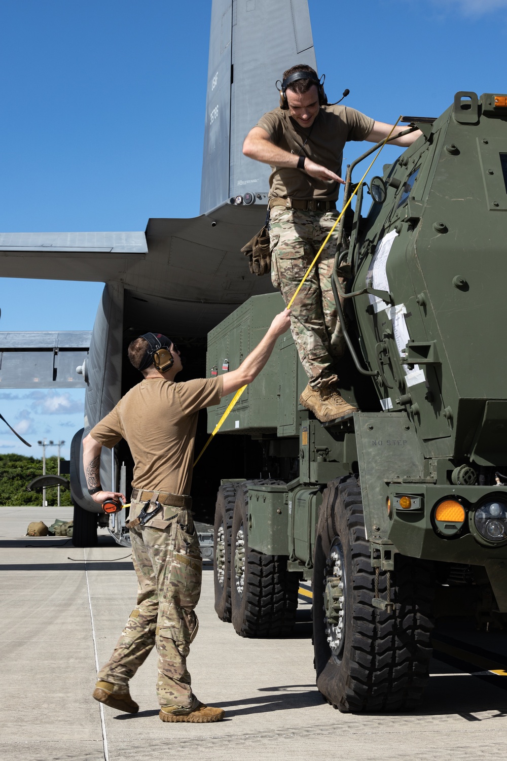 31st MEU | U.S. Marines perform HIMARS loading exercise