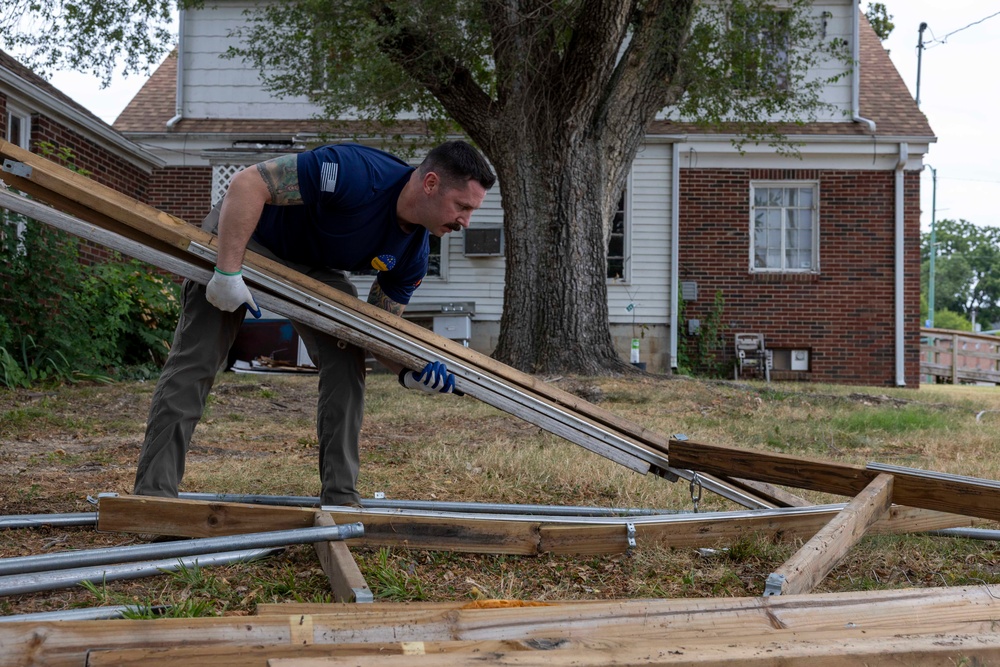 Sailors Help Clean Community Garden During Springfield-Branson Navy Weak