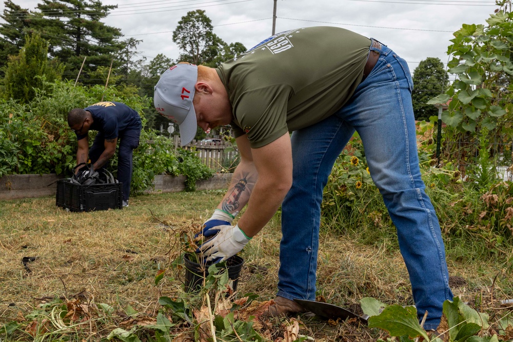 Sailors Help Clean Community Garden during Springfield-Branson Navy Weak