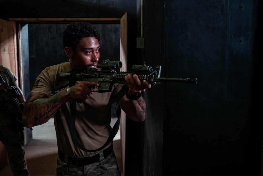 Clear! U.S. Soldiers Conduct Shoot House Training