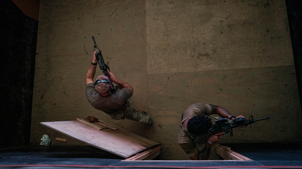 Clear! U.S. Soldiers Conduct Shoot House Training