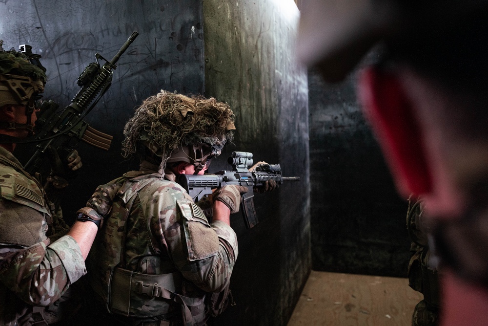 Clear! U.S. Soldiers Conduct Shoot House Training