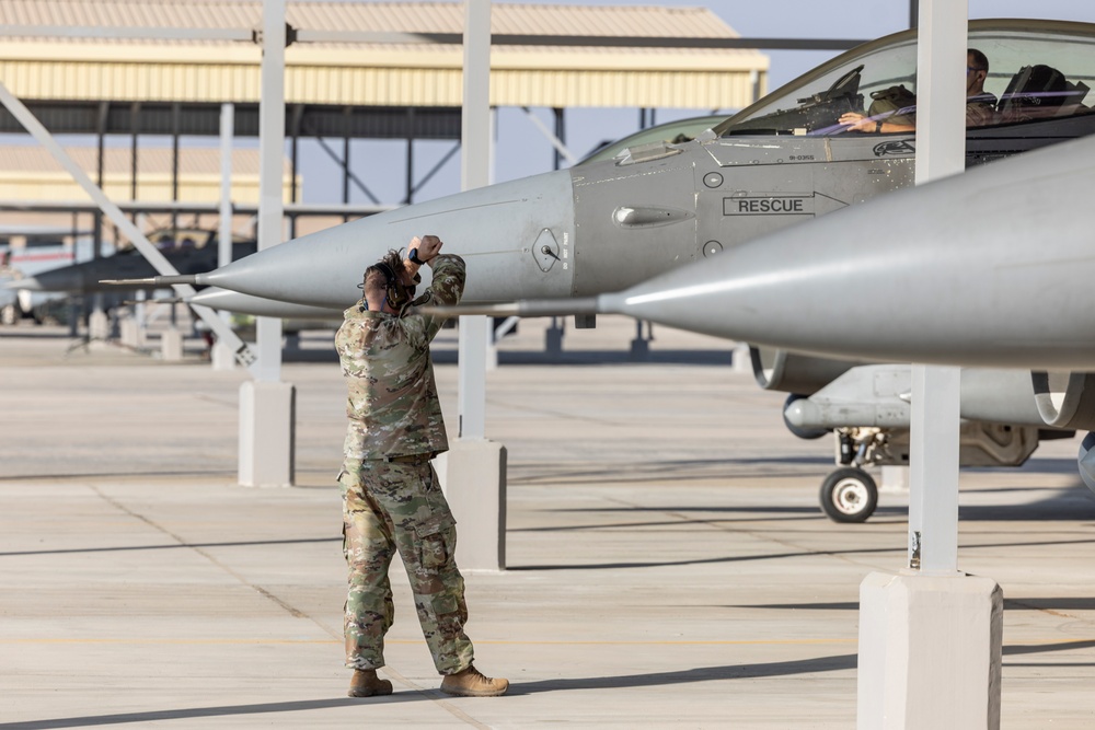 F-16s arrive in Egypt
