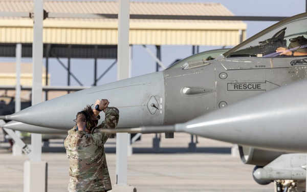 F-16s arrive in Egypt