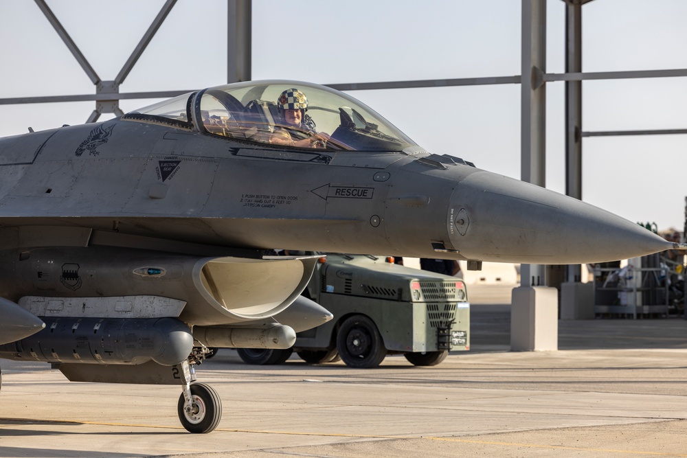 F-16s arrive in Egypt
