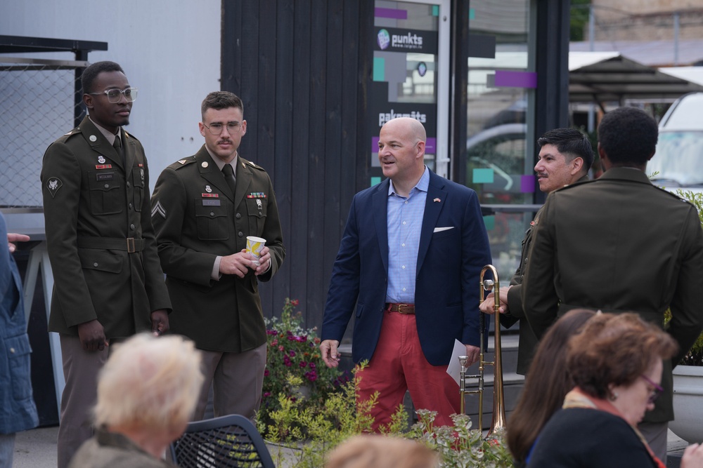 1st Armored Division Band Performs at Market