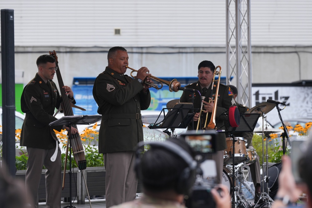 1st Armored Division Band Performs at Market