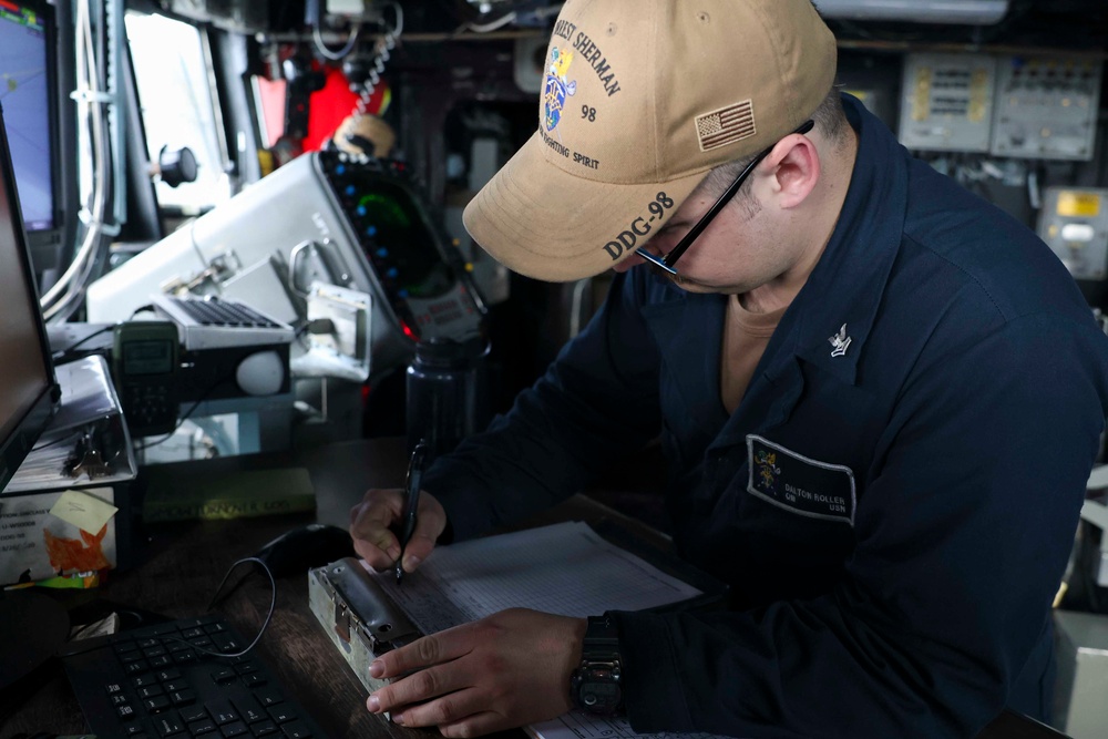 USS FORREST SHERMAN (DDG 98) BRIDGE WATCHSTANDERS.