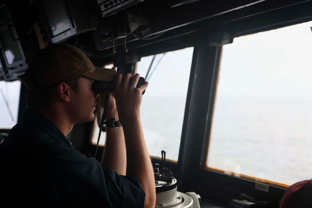 USS FORREST SHERMAN (DDG 98) BRIDGE WATCHSTANDERS.