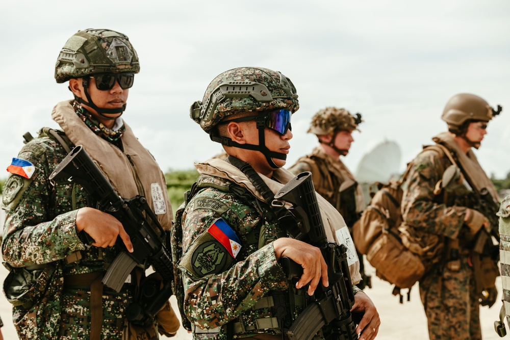 Exercise Alon 25: MRF-D 25.3 Marines, Sailors, Philippine Marine Corps participates in combined joint forcible entry operations