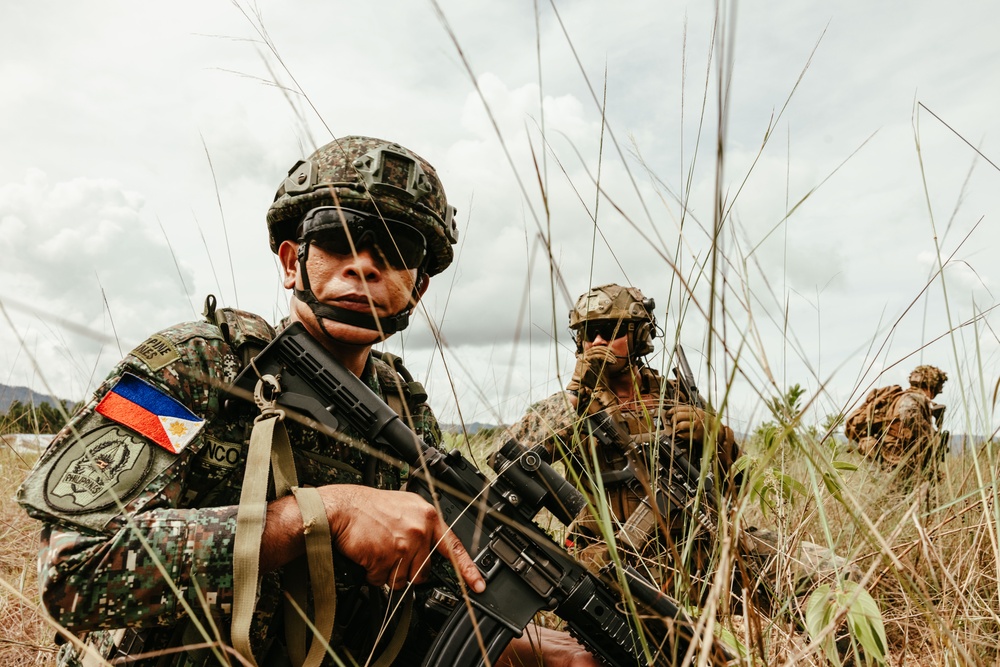 Exercise Alon 25: MRF-D 25.3 Marines, Sailors, Philippine Marine Corps participates in combined joint forcible entry operations
