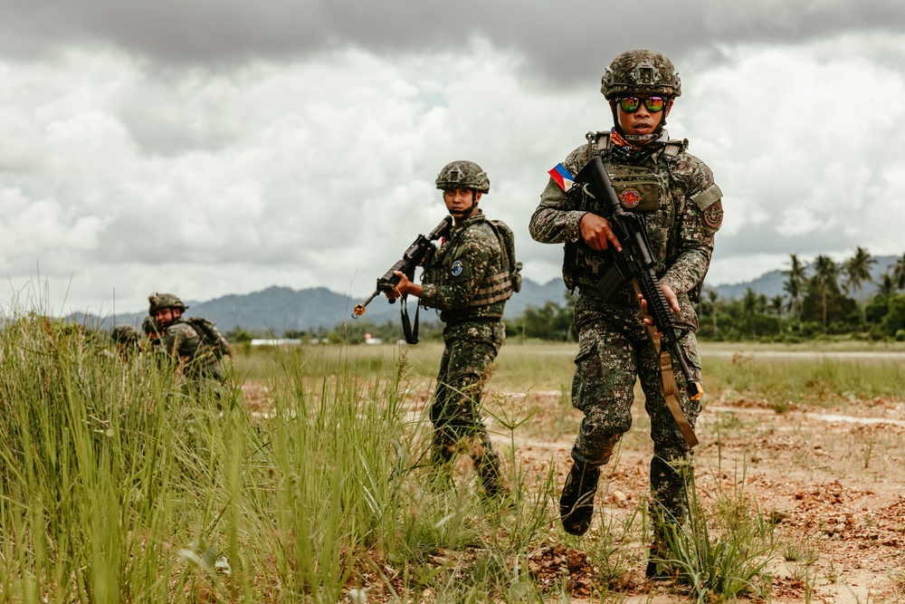 Exercise Alon 25: MRF-D 25.3 Marines, Sailors, Philippine Marine Corps participates in combined joint forcible entry operations