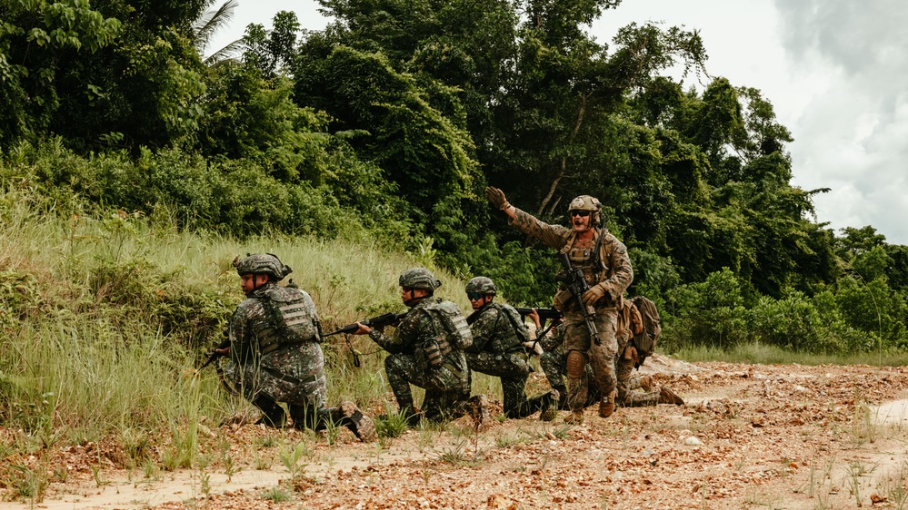 Exercise Alon 25: MRF-D 25.3 Marines, Sailors, Philippine Marine Corps participates in combined joint forcible entry operations