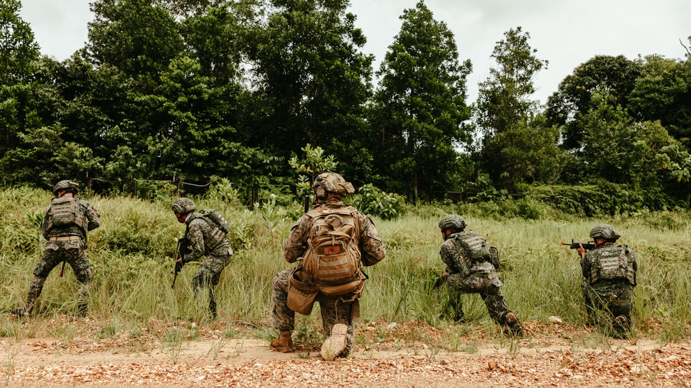 Exercise Alon 25: MRF-D 25.3 Marines, Sailors, Philippine Marine Corps participates in combined joint forcible entry operations