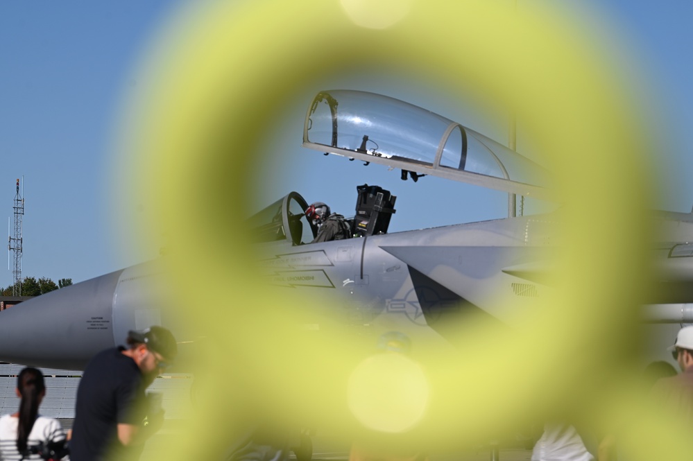 104th Fighter Wing Pilots Celebrate Final Flights in the Eagle