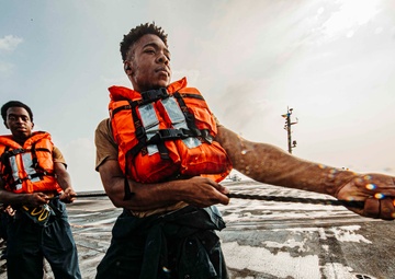 George Washington Conducts Fueling-at-Sea Evolution with USNS Yukon