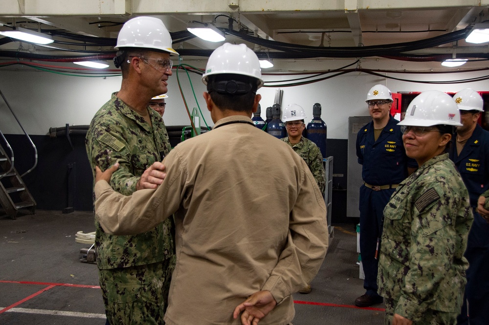Commander, NAVSUP WSS visits USS Ronald Reagan