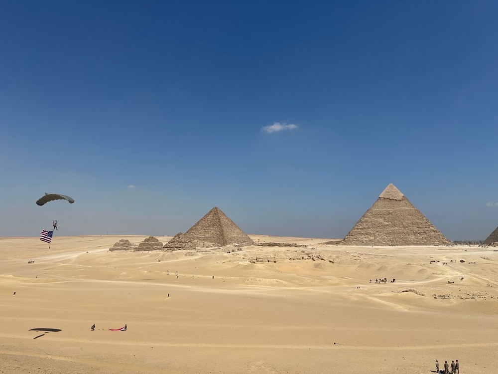 BRIGHT STAR 25 Pyramid Military Free Fall