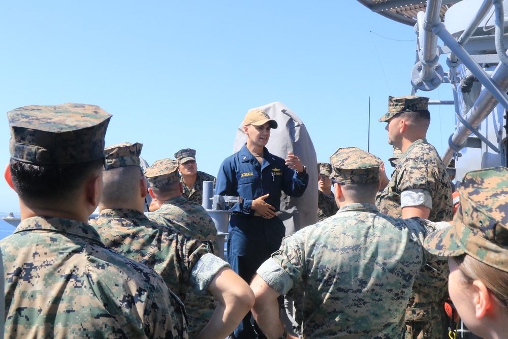 USS Chosin Host the 1st Marine Division On Board