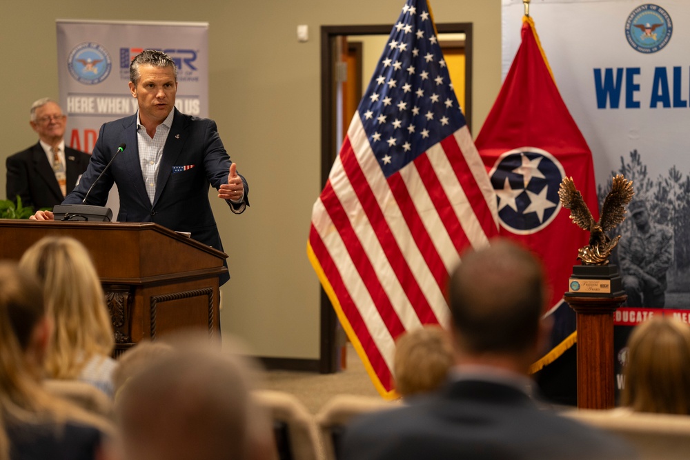 SD Presents 2025 Freedom Award to Hendersonville Police Dept.