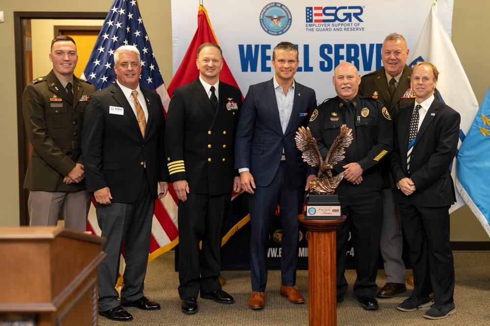 SD Presents 2025 Freedom Award to Hendersonville Police Dept.