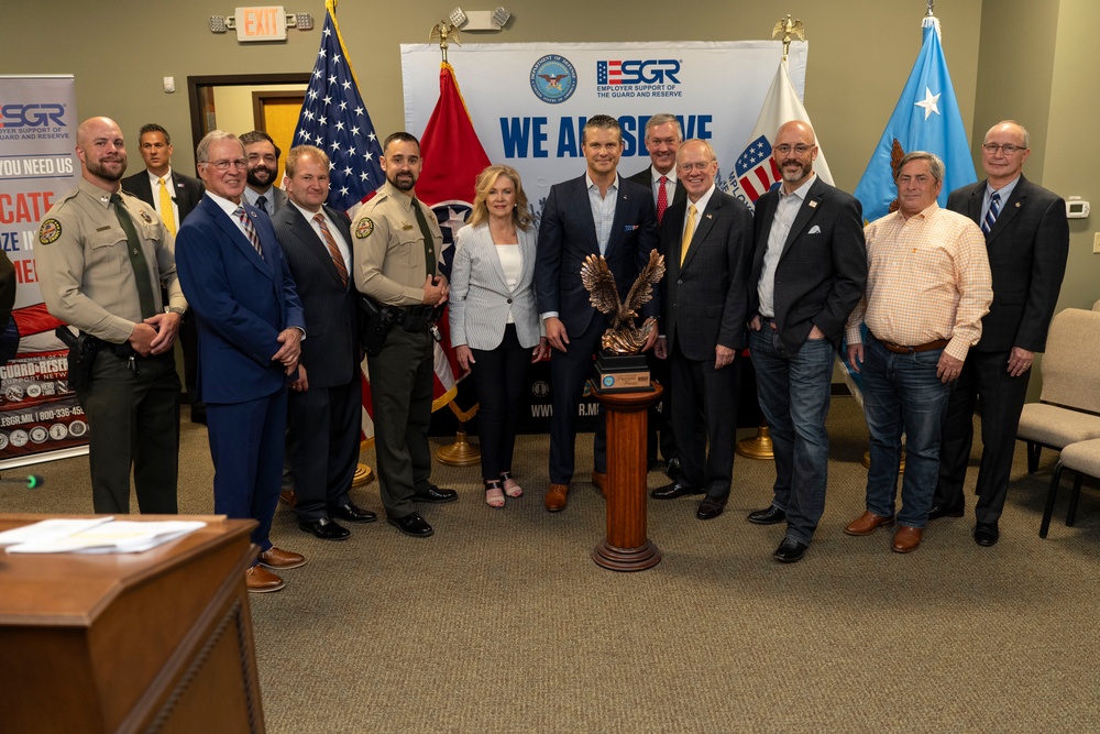 SD Presents 2025 Freedom Award to Hendersonville Police Dept.