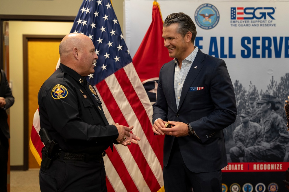 SD Presents 2025 Freedom Award to Hendersonville Police Dept.