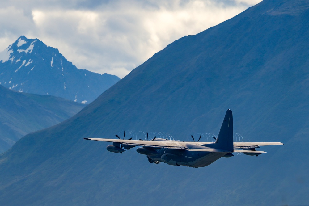 Arctic Edge 25: 27 SOW performs FARP with F-35B Lightning II Joint Strike Fighter