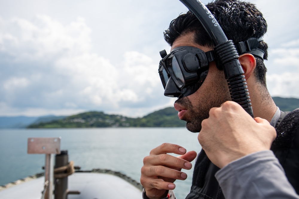 USS America (LHA 6) Conducts Search and Rescue Exercise in Sasebo, Japan