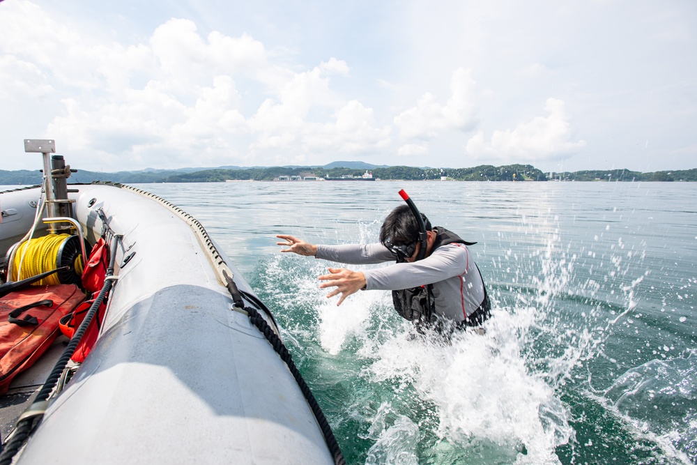 USS America (LHA 6) Conducts Search and Rescue Exercise in Sasebo, Japan