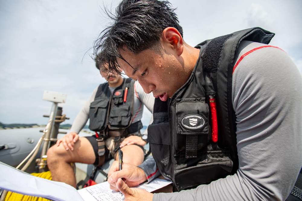 USS America (LHA 6) Conducts Search and Rescue Exercise in Sasebo, Japan