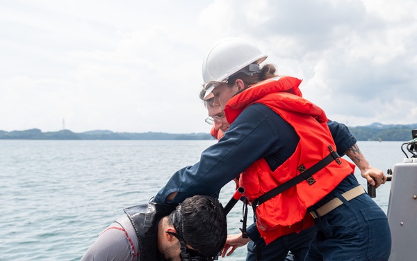 USS America (LHA 6) Conducts Search and Rescue Exercise in Sasebo, Japan