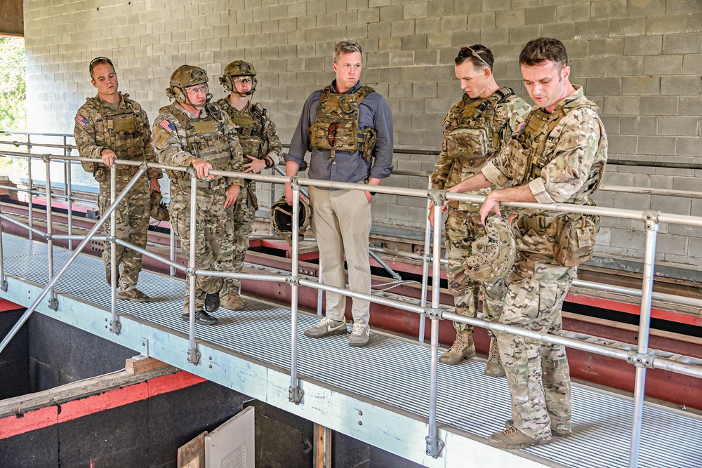 SECARMY Visits 1/75 Rangers