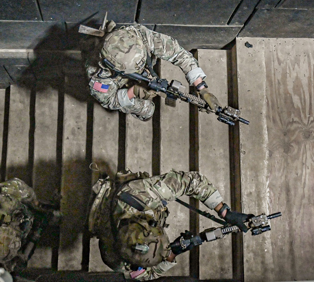 SECARMY Visits 1/75 Rangers