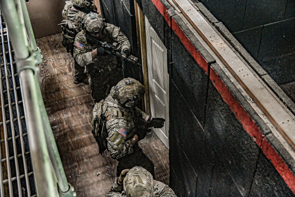 SECARMY Visits 1/75 Rangers
