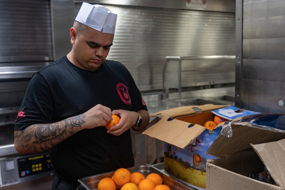 USS America (LHA 6) Conducts Food Service Operations
