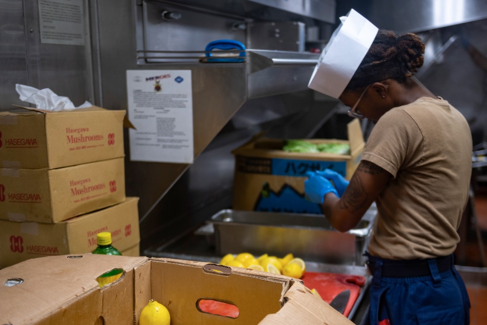 USS America (LHA 6) Conducts Food Service Operations
