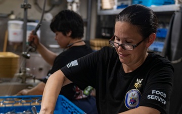 USS America (LHA 6) Conducts Food Service Operations