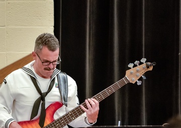 MU1 Mark Lame Performs for Students