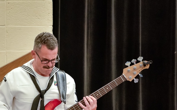MU1 Mark Lame Performs for Students